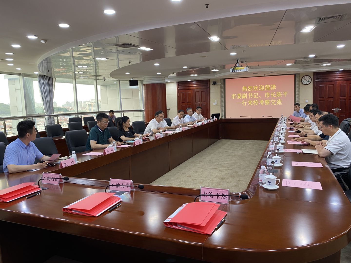 上海PG直营、东明石化、中国石油大学三方签定《原油催化裂解造乙烯丙烯（UPC）技术工业试验与推广许可和谈》