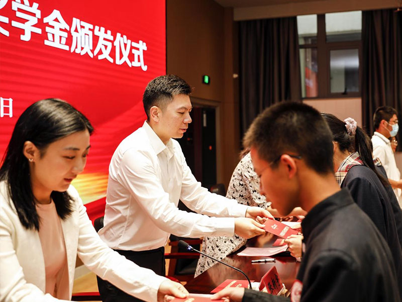 PG直营股份上市一周年丨阔步前进 筑梦新程